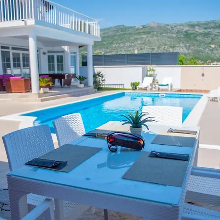 Luxury Horizon Villa *